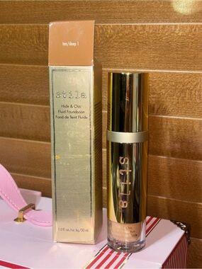 Stila Hide & Chic Fluid Foundation